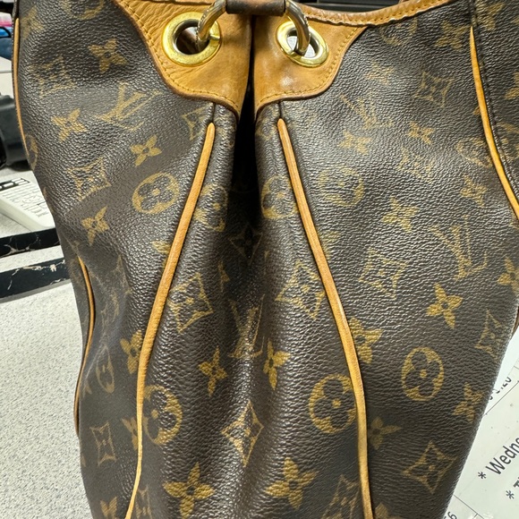 Authentic Louis Vuitton Galleria PM Pre-Loved - Picture 4 of 13